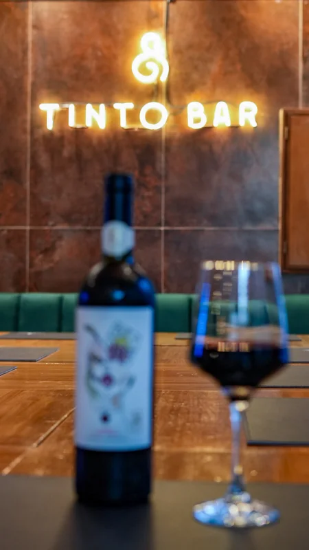 Tinto Bar