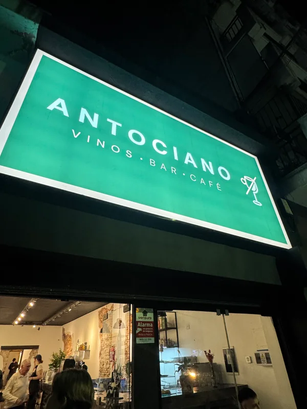 Antociano vinos & cafe