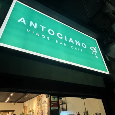 Antociano vinos & cafe